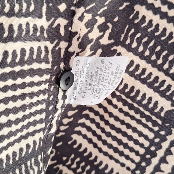 Sunny Leigh Button Top - Picture 11 of 16